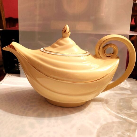 Vtg. Mint  1960’s Hall Aladdin 6 Cup Yellow Ceramic Teapot Gold Trim Made in USA - Picture 1 of 7
